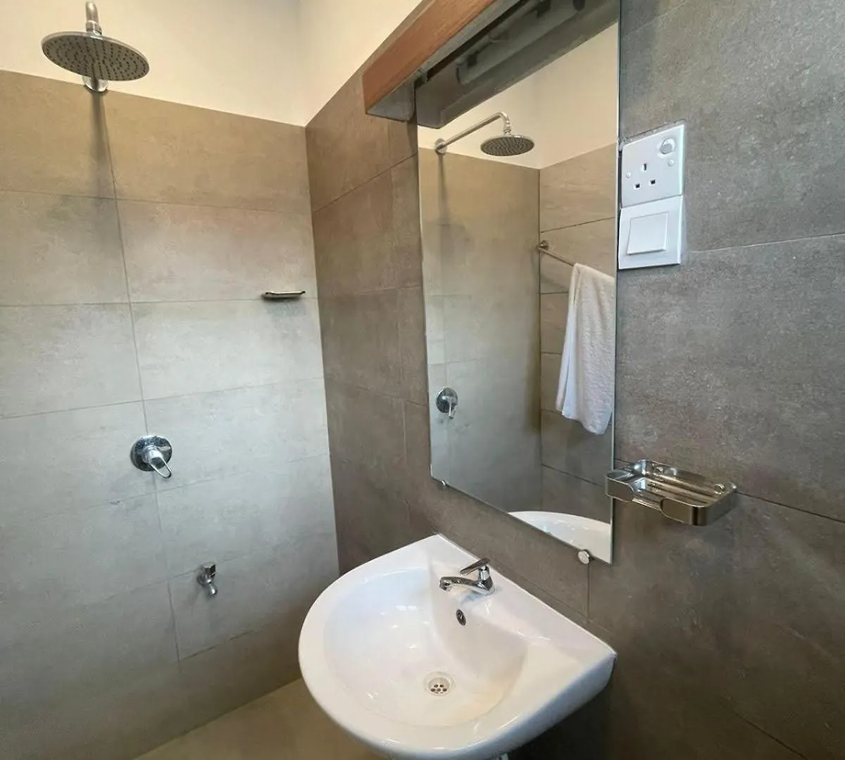 Room Near Airport In Negombo Apartment